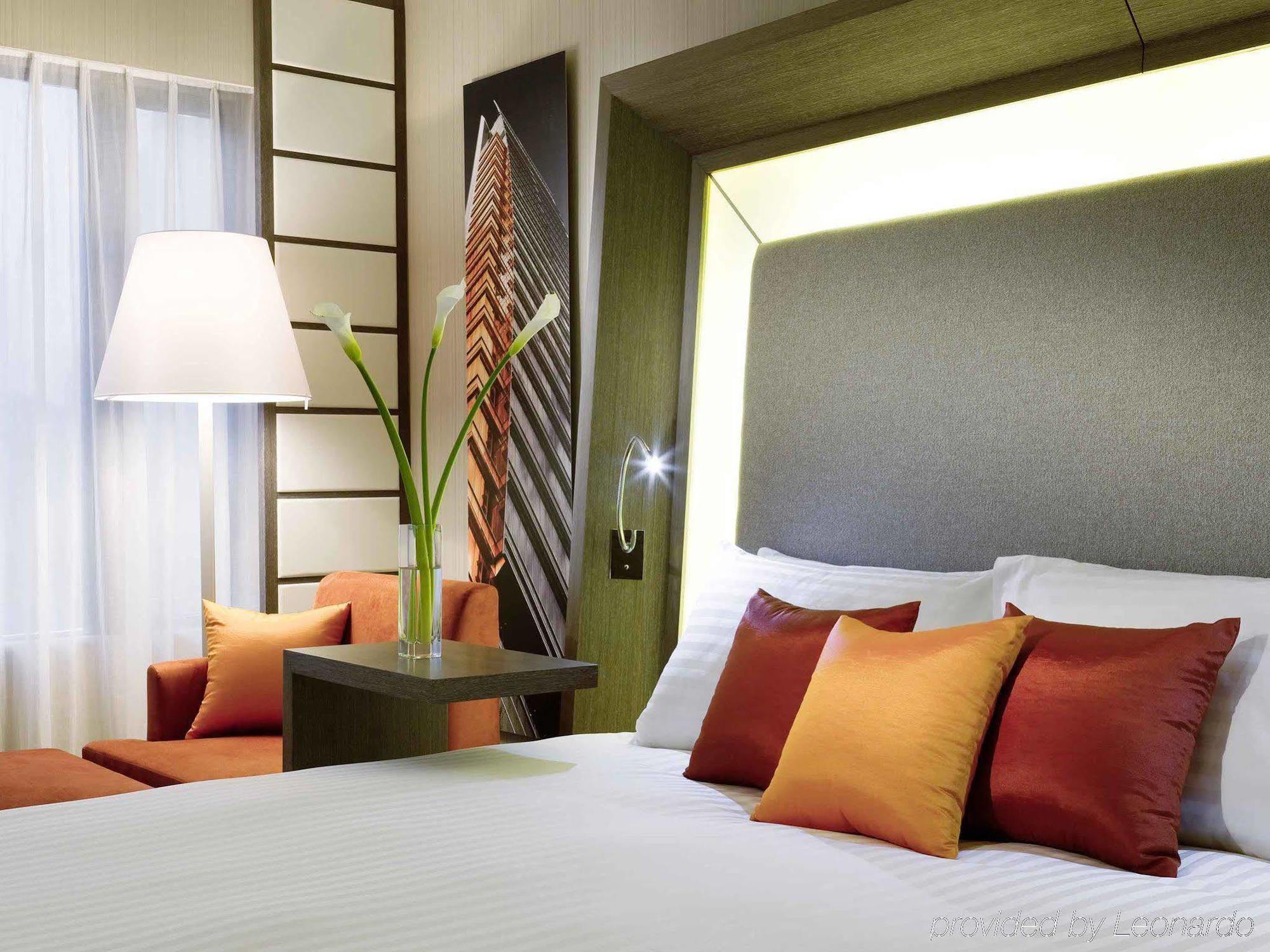 Novotel Nathan Road Kowloon Hotel 4*